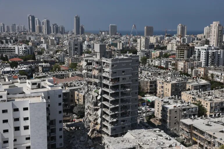 عمدة مدينة "بات يام" الإسرائيلية يحذر سكانها من التخابر مع إيران