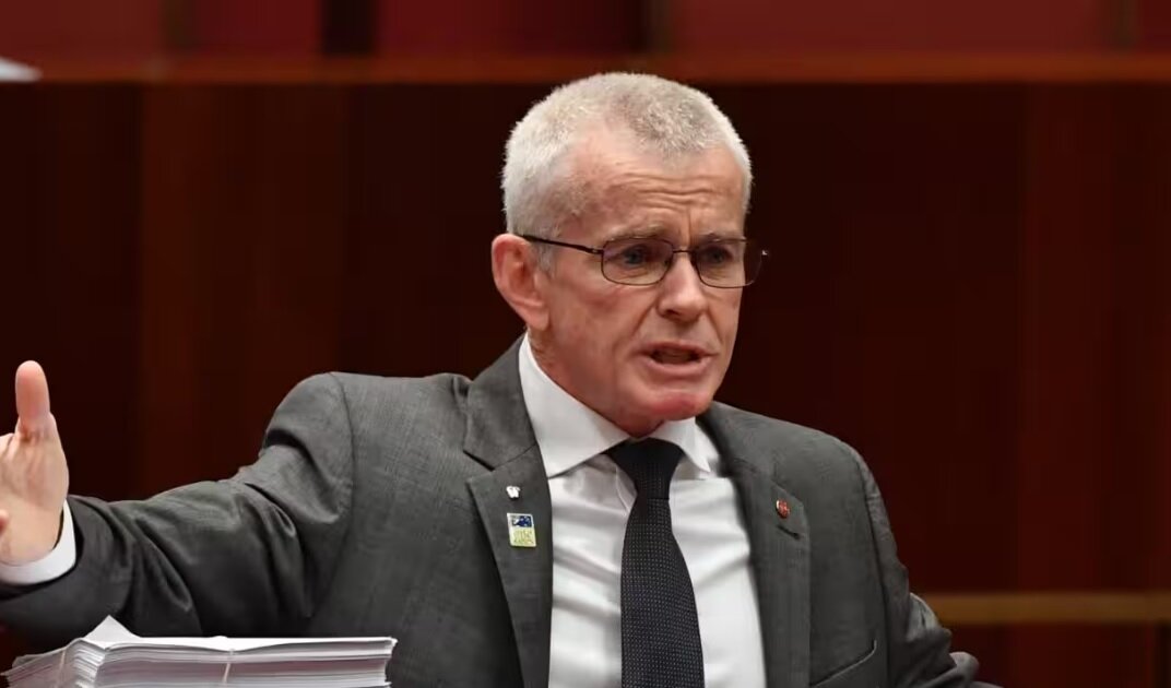 سناتور استرالیایی به تحریک نفرت علیه مسلمانان و ارتباط با نئونازی‌ها متهم شد