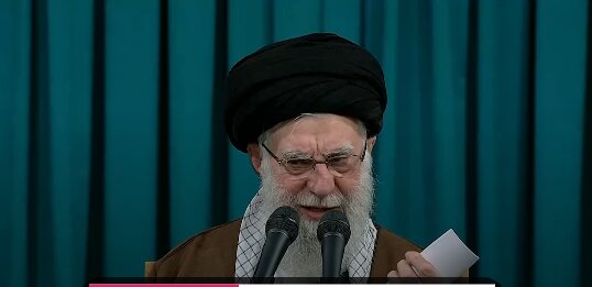 Rêberê Şoreşê: Jin ne ajanê malê ye, rêveber e