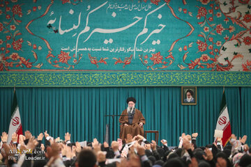 Photos: Imam Khamenei receives thousands of women from throughout country