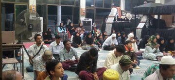 မန္တလေးမြို့ ရှီအဟ် ဂျာအ်မေအ် မတ်စ်ဂျစ်ဒ်  တွင် ဟဇရသ် အွန်မိုလ် ဗနီးန် (စ.အ) ၏ ဝဖါးသ် အတွက်  မဂျ်လစ် အဇါ ပြုလုပ်   ။ ။ Photos