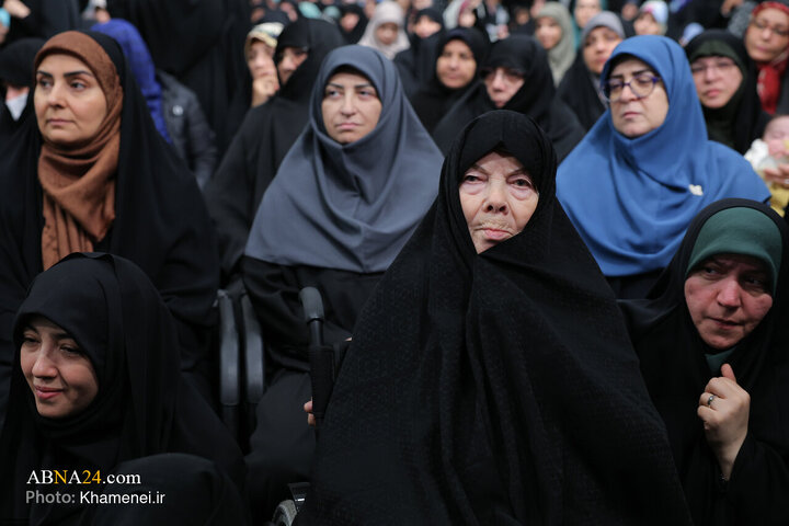 Photos: Imam Khamenei receives thousands of women from throughout country