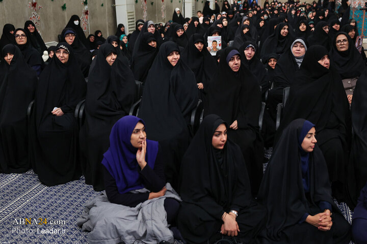 Photos: Imam Khamenei receives thousands of women from throughout country