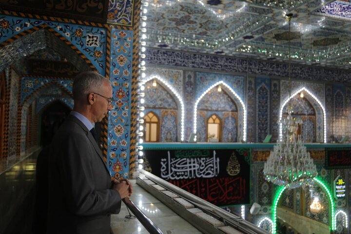 تقرير مصور/ السفير الالماني في العراقي يزور مرقد الامام الحسين (ع) ومتحف العتبة