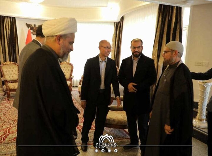 تقرير مصور/ وفد العتبة الحسينية يزور السفير الإندونيسي في العراق والأخير يثمن دورها في المجال القرآني