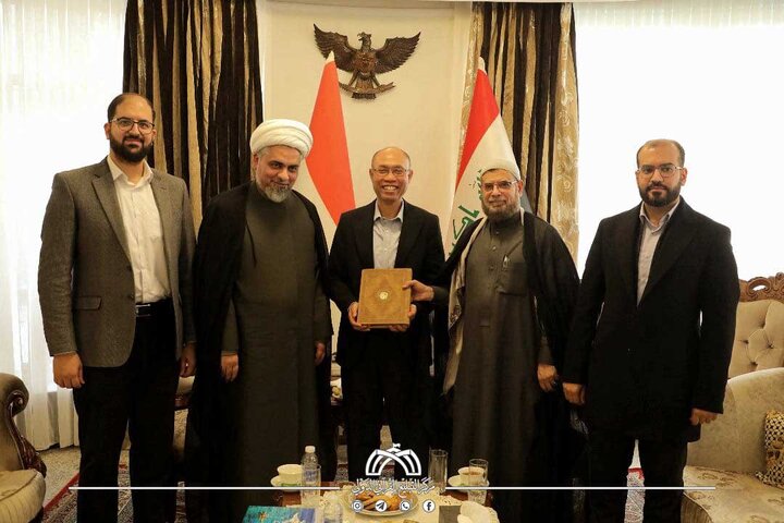 تقرير مصور/ وفد العتبة الحسينية يزور السفير الإندونيسي في العراق والأخير يثمن دورها في المجال القرآني