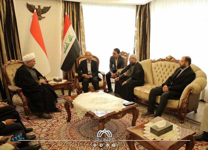 تقرير مصور/ وفد العتبة الحسينية يزور السفير الإندونيسي في العراق والأخير يثمن دورها في المجال القرآني