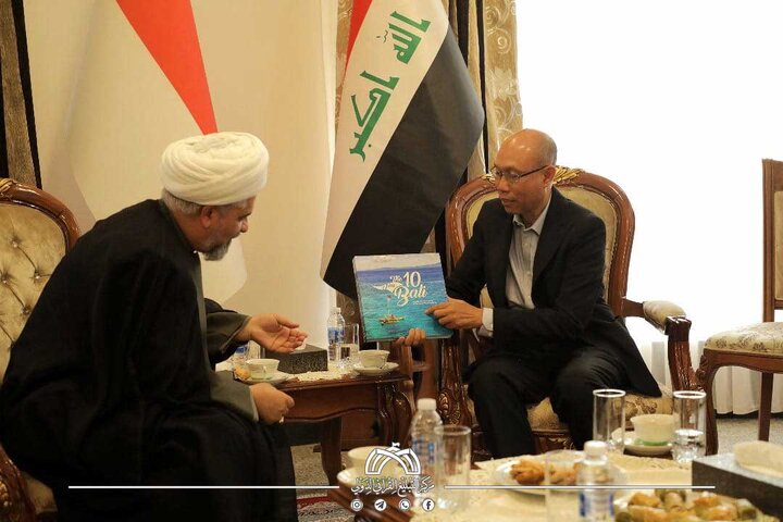 تقرير مصور/ وفد العتبة الحسينية يزور السفير الإندونيسي في العراق والأخير يثمن دورها في المجال القرآني