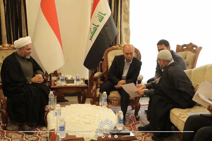 تقرير مصور/ وفد العتبة الحسينية يزور السفير الإندونيسي في العراق والأخير يثمن دورها في المجال القرآني