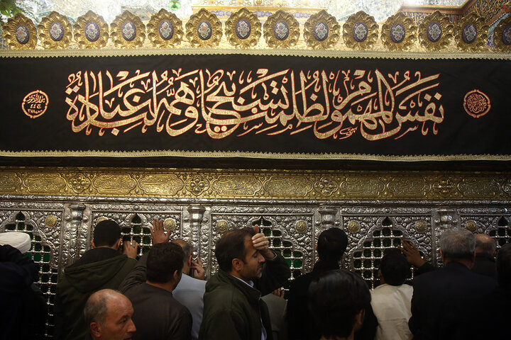 Photos: Lady Fatima Masoumeh Shrine covered in black for mourning of Hazrat Umm al-Banin