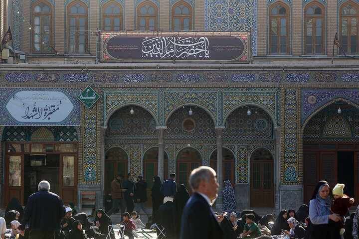 Photos: Lady Fatima Masoumeh Shrine covered in black for mourning of Hazrat Umm al-Banin