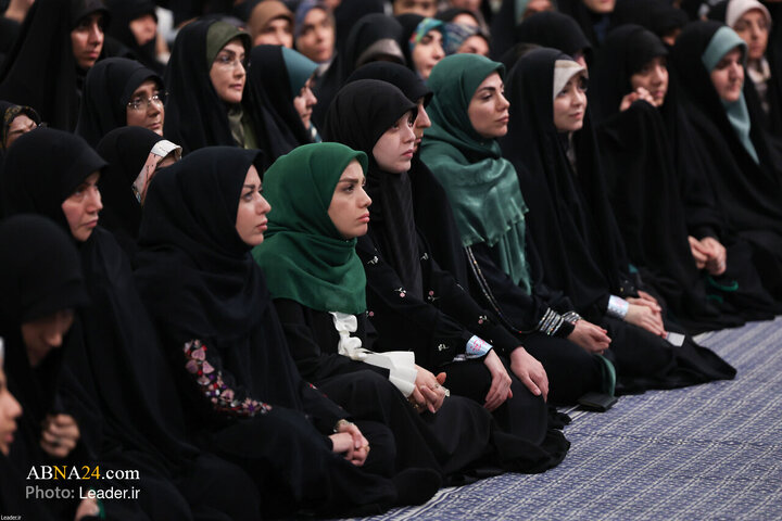 Rapora Wenêyan Bi hezaran jin û keç bi Rêberê Giran qîmete Şoreşê re hatin  civiyan