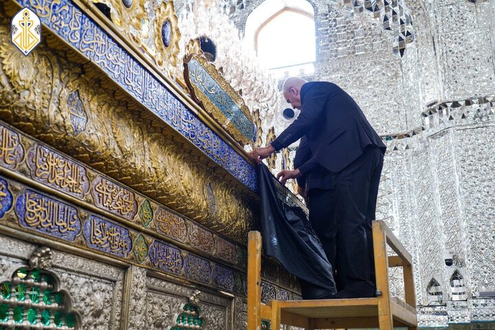 Informe fotográfico | Santuario Sagrado de los dos Imames Al-Jawadain cubierto de negro en el aniversario del fallecimiento de la excelentísima dama Umm al-Banin (la paz sea con ella)