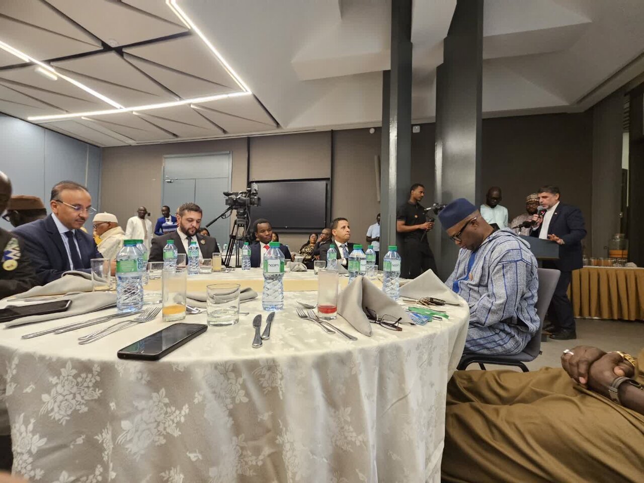 سمینار بین‌المللی بازاندیشی برای جهانی در خطر از منظر تعالیم پیامبر(ص) در سنگال برگزار شد + تصاویر