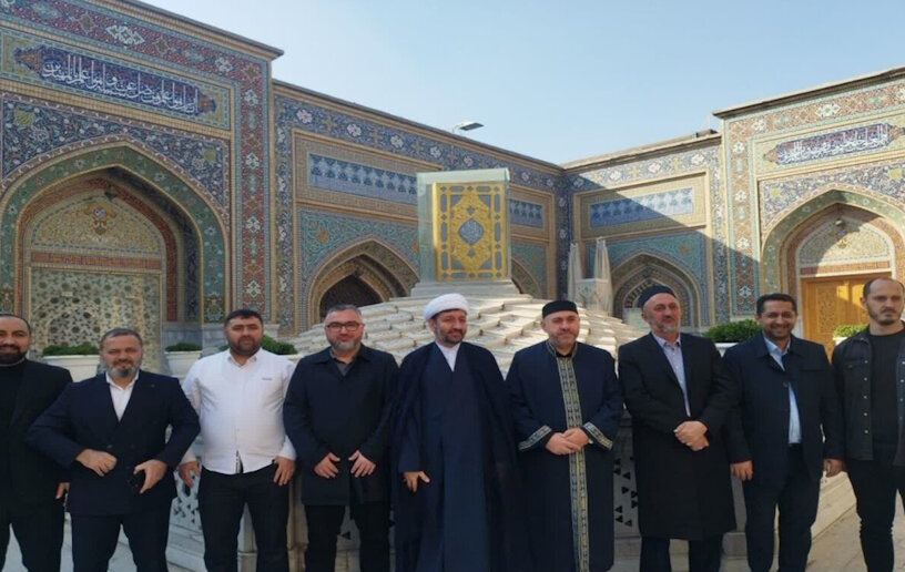 জর্জিয়ার শিয়া ও সুন্নি  ধর্মগুরুদের একটি প্রতিনিধিদল ইমাম রেযা (আ.)-এর মাজার যিয়ারত করেছেন।