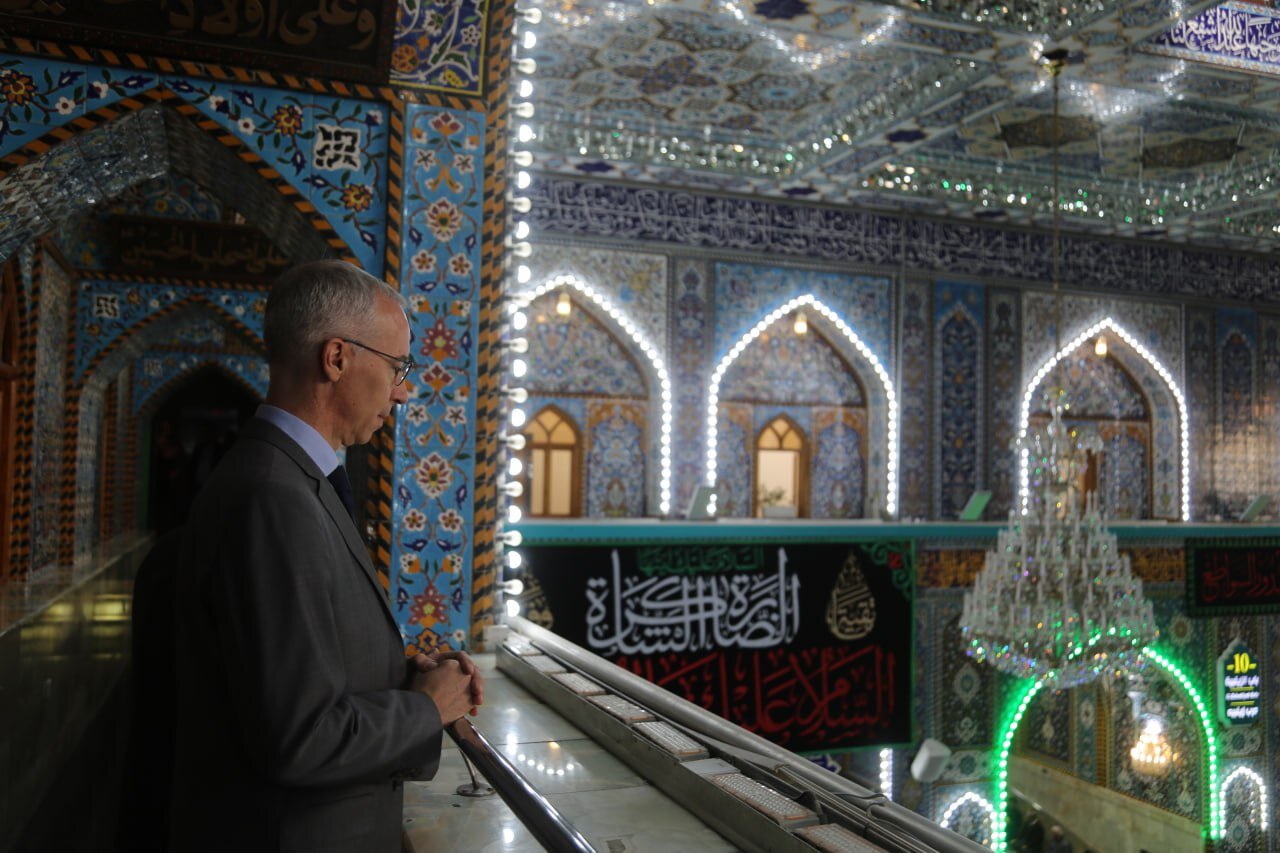 السفير الالماني في العراق يزور مرقد الامام الحسين (ع) في كربلاء المقدسة
