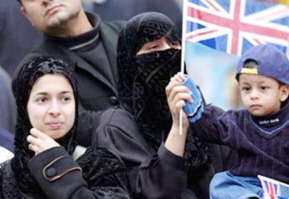 The Telegraph annonce : Conversion des Britanniques à l'Islam suite à la guerre de Gaza