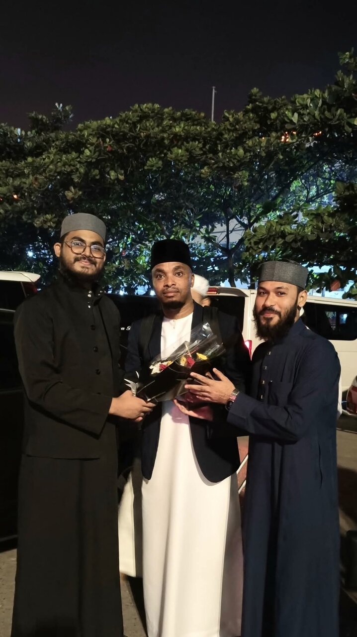 Ustadhi Rajai Ayoub na Wasomi wa Qur'an kutoka Tanzania Wawasili Salama Bangladesh kwa Ajili ya Mahfali Makubwa ya Kimataifa ya Qur'an +Picha