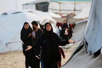 গাজায় হামলা অব্যাহত/আরো দৃঢ় করার হুমকি।