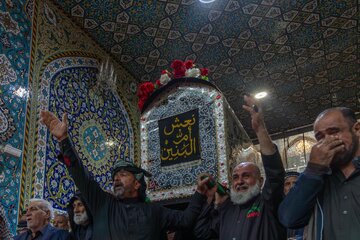 تقرير مصور/ تشييع النعش الرمزي للسيدة أم البنين (عليها السلام) عند العتبتين المقدستين بكربلاء المقدسة