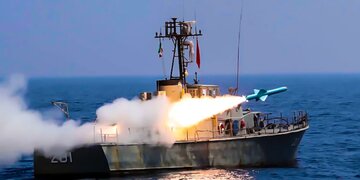 Iran: le CGRI mène un exercice combiné de missiles balistiques et de croisière