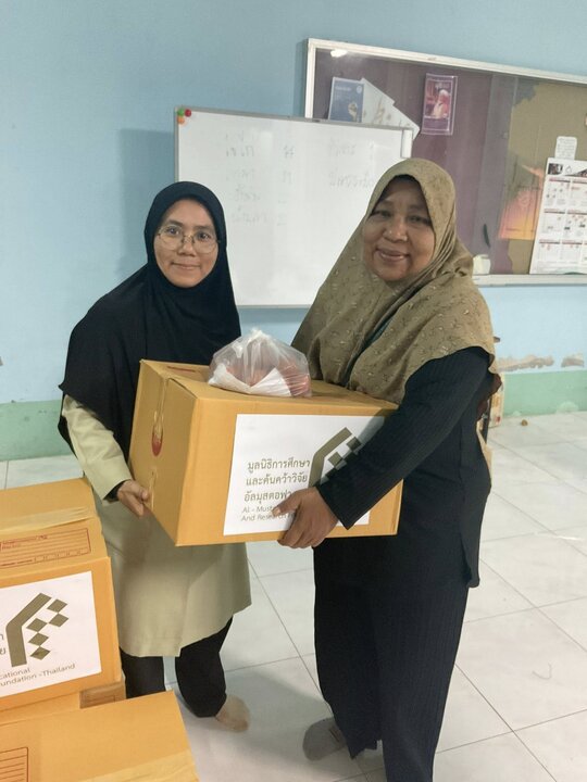 ထိုင်းနိုင်ငံ တွင်ရေဘေး ဒုက္ခသည်များ အား ဂျာမေအသိုလ်မွတ်စ်သဖွာ (ဆွ) အလ်အာလေမီယဟ် မှ တတ်နိုင်သလောက် အကူအညီပေး    ။ ။ Photos