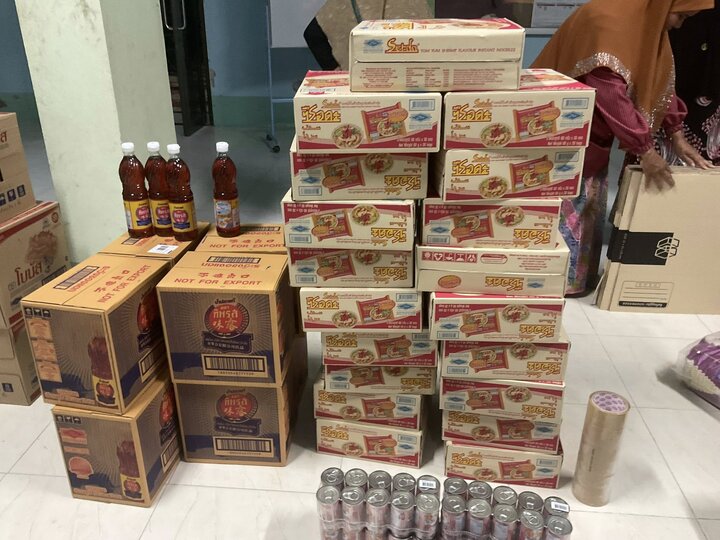 ထိုင်းနိုင်ငံ တွင်ရေဘေး ဒုက္ခသည်များ အား ဂျာမေအသိုလ်မွတ်စ်သဖွာ (ဆွ) အလ်အာလေမီယဟ် မှ တတ်နိုင်သလောက် အကူအညီပေး    ။ ။ Photos