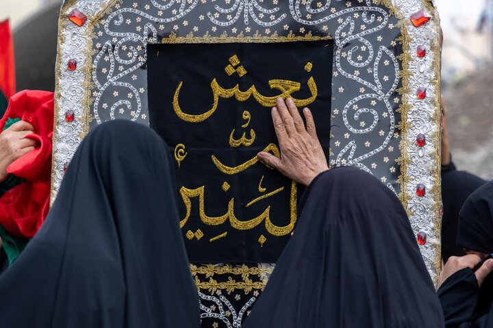 تقرير مصور/ تشييع النعش الرمزي للسيدة أم البنين (عليها السلام) عند العتبتين المقدستين بكربلاء المقدسة