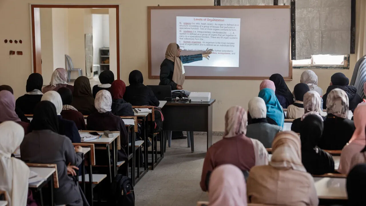 ধ্বংসস্তুপের মধ্যেই গাজার বিশ্ববিদ্যালয়ে ক্লাস শুরু।