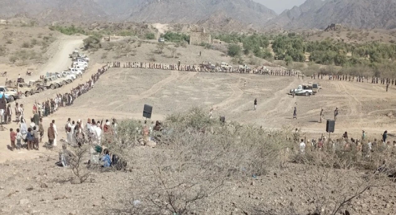 احتشاد قبلي مسلح في الحديدة اليمنية لإعلان النفير العام لمواجهة الكيان الصهيوني