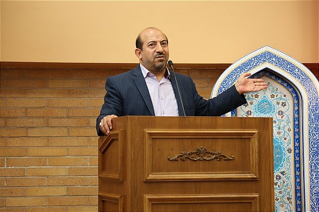 به اعتقادات مردم لطمه نزنیم!/ سوء استفاده از لباس روحانیت!