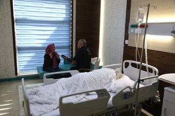 سيدتان مسيحيتان تلجآن الى الإمام الحسين (ع) في كربلاء المقدسة لطلب حاجتهما