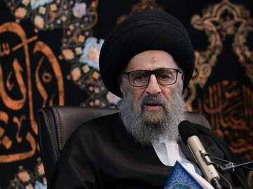 آية الله المدرسي: زيارة كربلاء بوابة للتحول الروحي