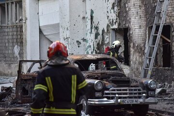 Мақоми низомии Киев: Укроин сипари Аврупо дар баробари Русия шудааст!