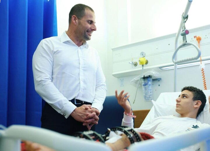 Malta’s PM welcomes injured child from Gaza