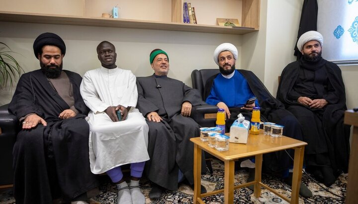 تقرير مصور/ نائب الأمين العام للعتبة الحسينية المقدسة يتفقد مركز أصحاب الكساء (ع) للارشاد الدولي