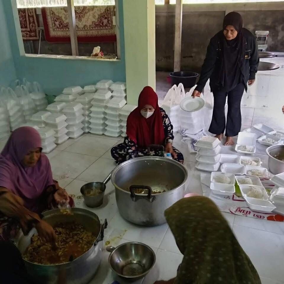 থাই শিয়ারা বন্যার্তদের ত্রাণ সরবরাহ করছে+ভিডিও।