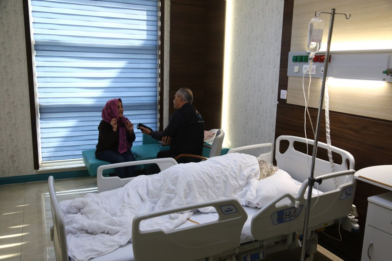 سيدتان مسيحيتان تلجآن الى الإمام الحسين (ع) في كربلاء المقدسة لطلب حاجتهما