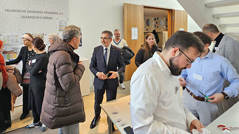 کنفرانس اسلامی بایرن آلمان با حضور گسترده نهادهای مدنی و مسلمانان + تصاویر