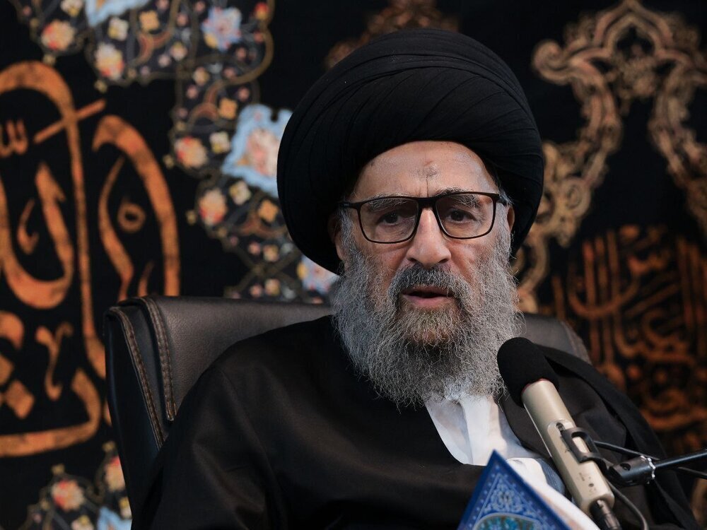 آية الله المدرسي: زيارة كربلاء بوابة للتحول الروحي