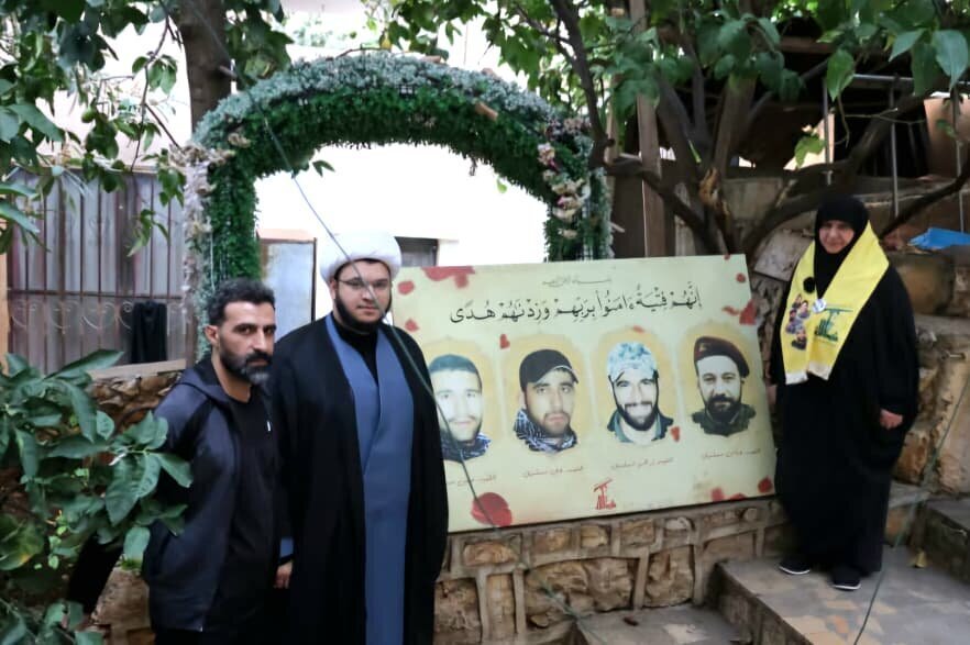 مسؤول مجمع أهل البيت (ع) العالمي يزور عوائل شهداء المقاومة في لبنان
