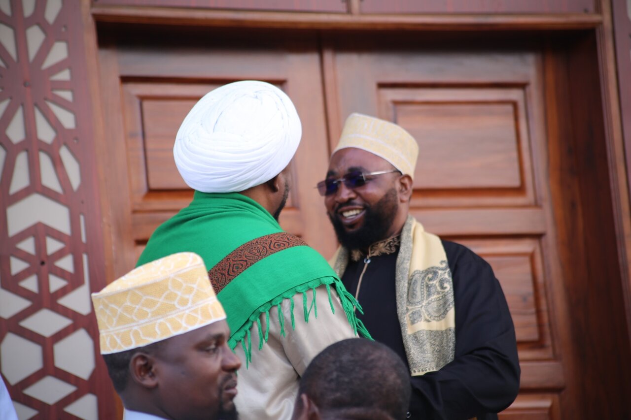 Sheikh Hemed Jalala Aimarisha Umoja wa Mashia Kupitia Ziara ya Kihistoria Jijini Arusha +Picha