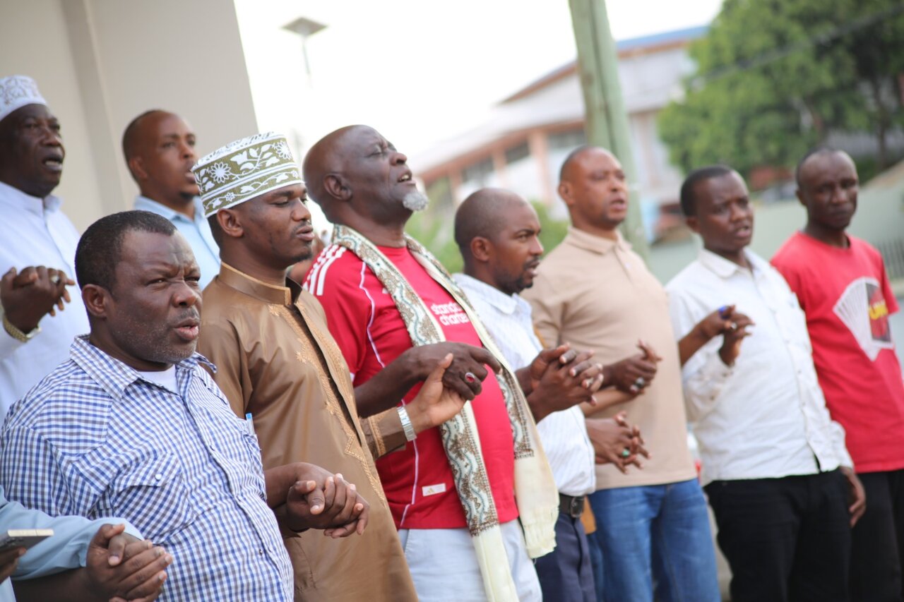 Sheikh Hemed Jalala Aimarisha Umoja wa Mashia Kupitia Ziara ya Kihistoria Jijini Arusha +Picha