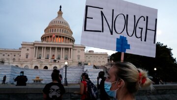 تصویری خبر | نوجوان امریکی اپنے ملک کی غلط سمت میں جانے سے پریشان!