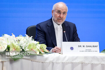 قاليباف: نوصي جيراننا بألا يختبروا إرادة الشعب الإيراني في الدفاع عن وحدة أراضيه والجزر الإيرانية