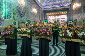تصاویر | گل‌آرایی حرم امام حسین(ع) در آستانه میلاد حضرت زهرا(س)