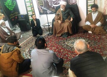 رئيس مجلس الشيوخ في حركة المقاومة الإسلامية (MWM) راجا ناصر عباس يعقد جلسة سياسية صريحة مع فرع مشهد