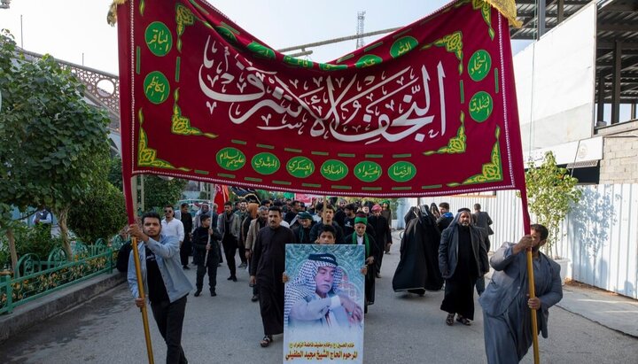 تقرير مصور/ موكب اهالي النجف يحيي ذكرى وفاة السيدة ام البنين (ع) في الصحن الحسيني