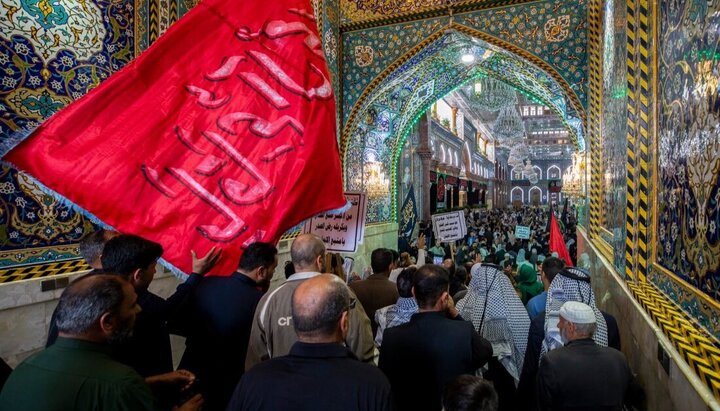 تقرير مصور/ موكب اهالي النجف يحيي ذكرى وفاة السيدة ام البنين (ع) في الصحن الحسيني