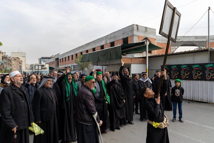 تقرير مصور/ مشاركة واسعة بتشييع رمزي لنعش السيدة أم البنين (عليها السلام) في كربلاء